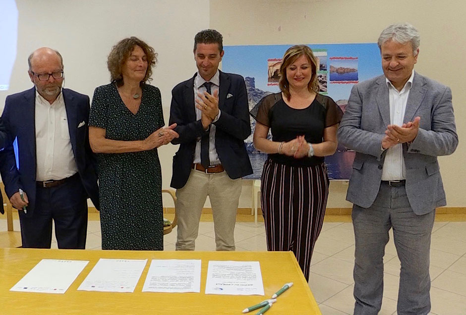 da sinistra Alberto Marianelli, Direttore Flag Golfo degli Etruschi - Marida Bessi, Sindaco Isola di Capraia - Andrea Pecorini, Vice Sindaco di Follonica - Letizia Canepuzzi, Assessore Demanio Marittimo Comune di Scarlino - Francesco Ciarrocchi, Direttore Coldiretti Livorno