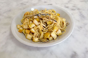 Spaghettini alle alici con mollica di pane